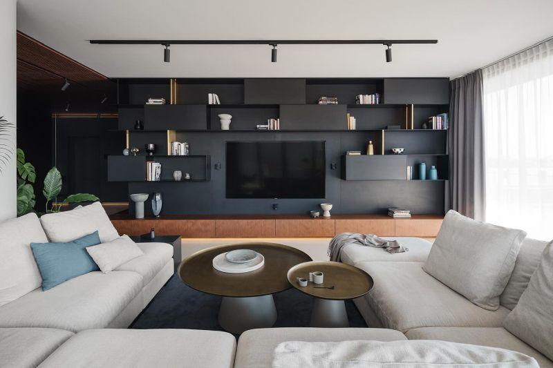 KANDO ARCHITECTS Modern Asimetrik Raflı Siyah TV Ünitesi KANDO ARCHITECTS Modern Asimetrik Raflı Siyah TV Ünitesi