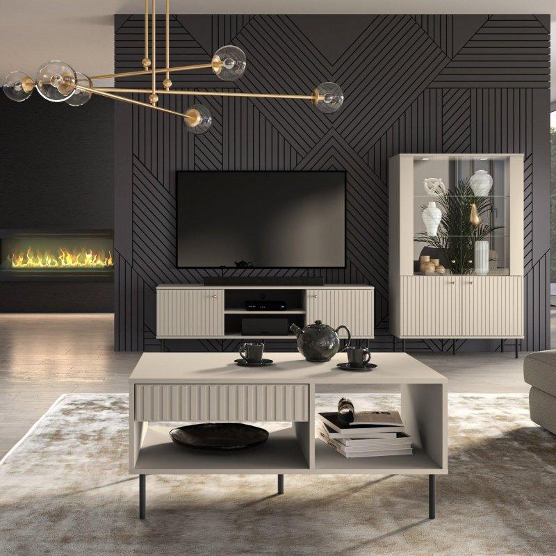 Beş Raflı Gold Kulplu Vitrinli TV Ünitesi 151×92 cm Krem – 81883 Beş Raflı Gold Kulplu Vitrinli TV Ünitesi 151×92 cm Krem – 81883